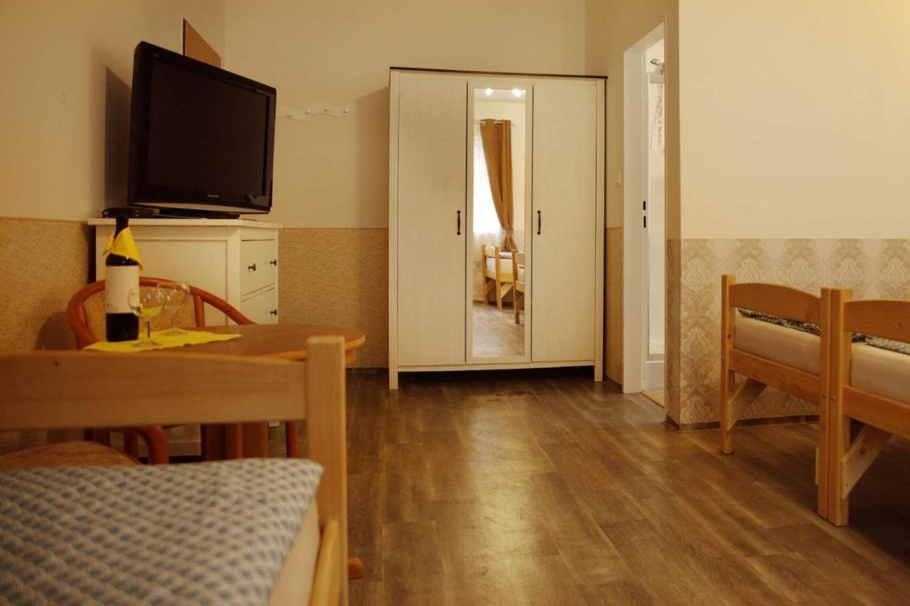 Penzion U Jezera Hotel Konstantinovy Lázně Kültér fotó
