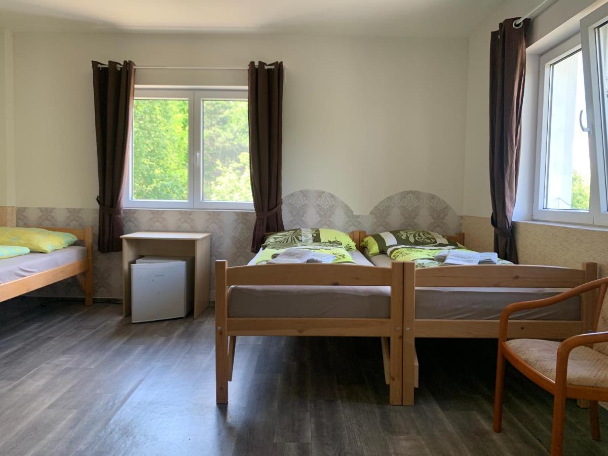 Penzion U Jezera Hotel Konstantinovy Lázně Kültér fotó