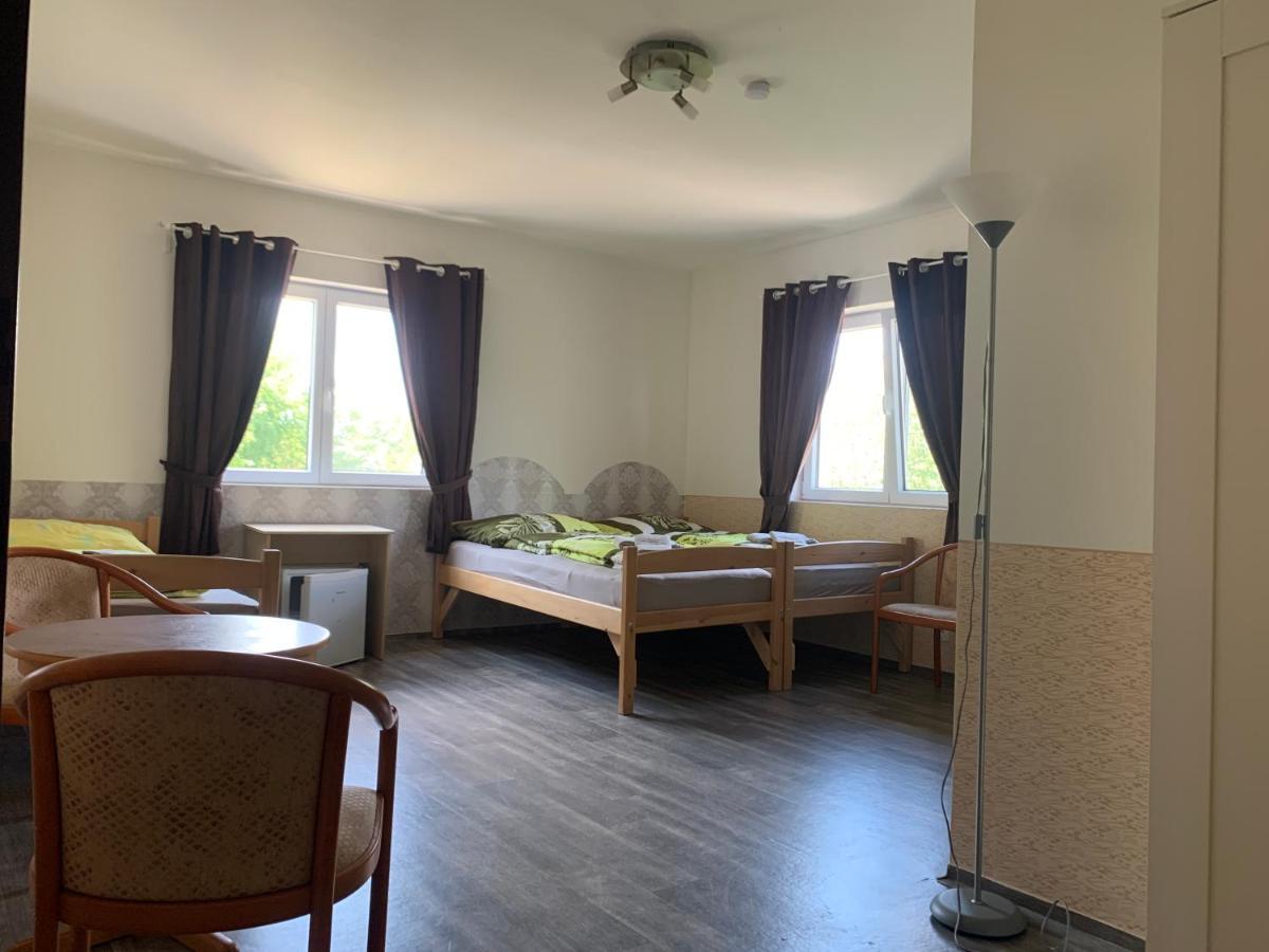 Penzion U Jezera Hotel Konstantinovy Lázně Kültér fotó